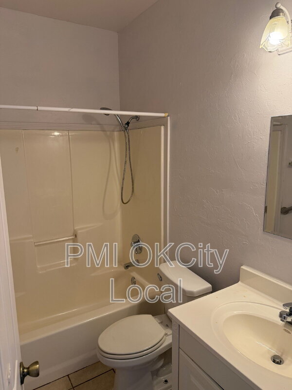 Building Photo - 1021 Shady Creek Cir