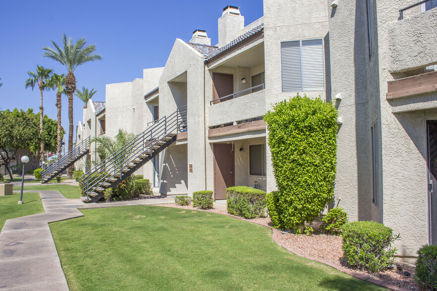 Building Photo - Meadow Glen