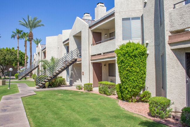Building Photo - Meadow Glen