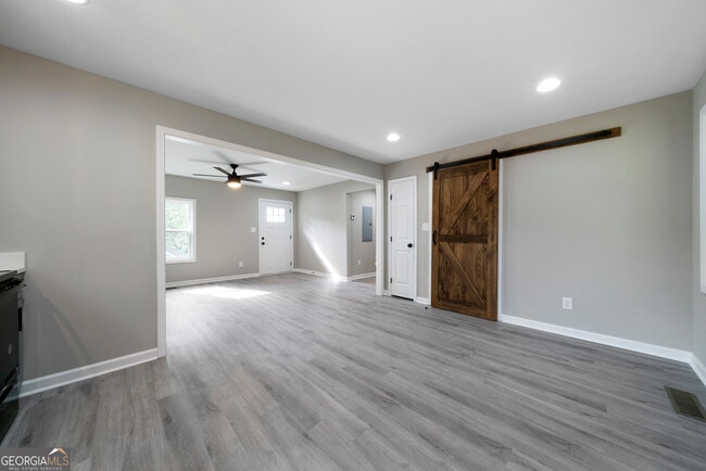 Building Photo - 515 Harper Ave SW