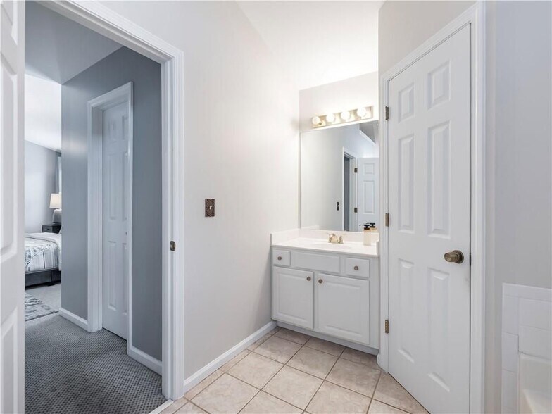 Building Photo - 4561 Chelton Ct SE