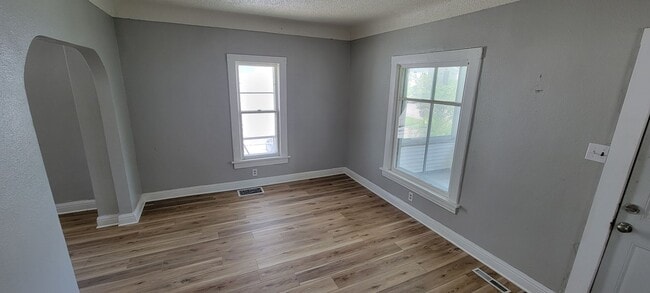 Building Photo - 2-Bed 1-Bath House for Rent!