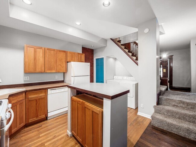 Building Photo - 1230 Indianola Ave