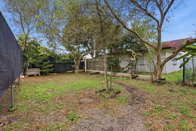 Building Photo - 2171 NW 76th Ave