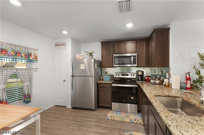 Building Photo - 836 Youngreen Dr