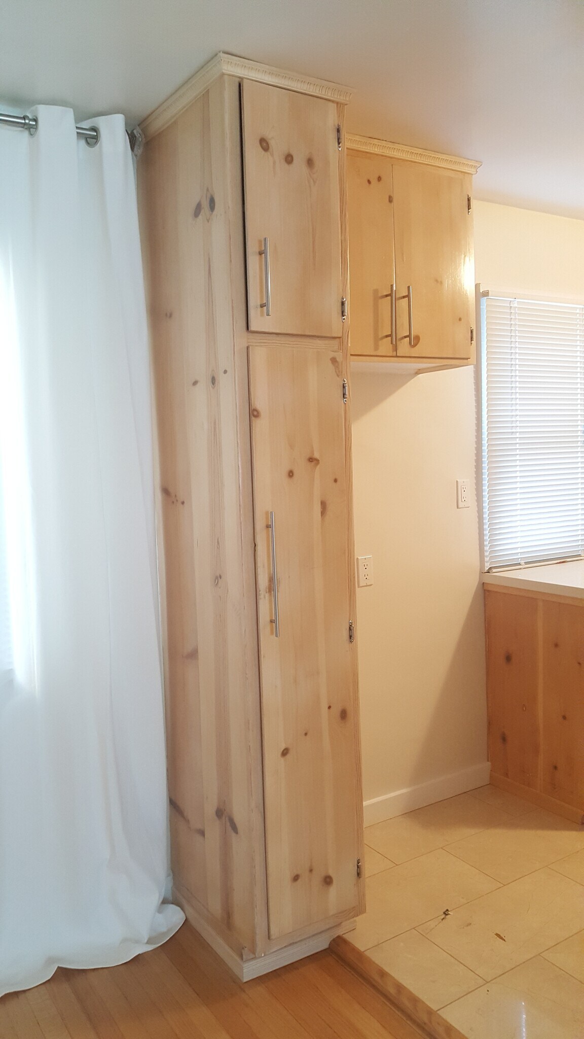 Building Photo - 1146 N Fuller Ave