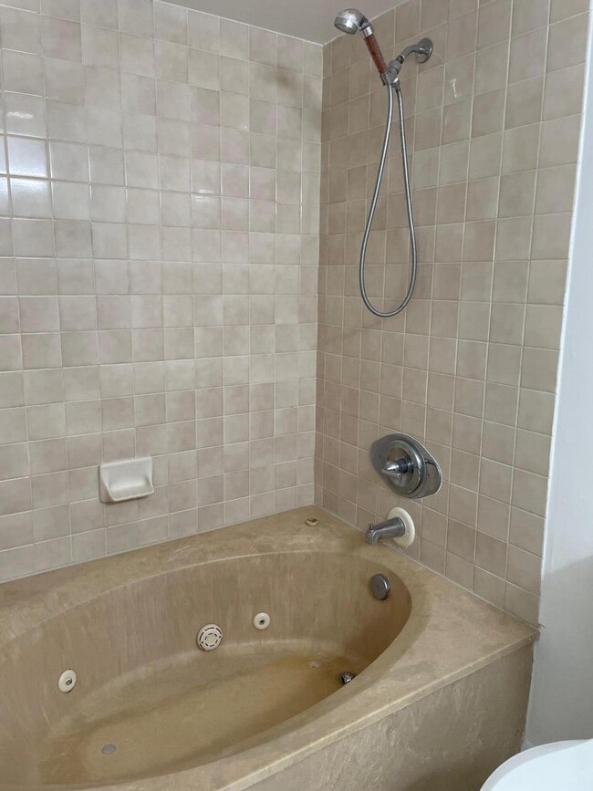 Building Photo - 3666 Victoria Dr