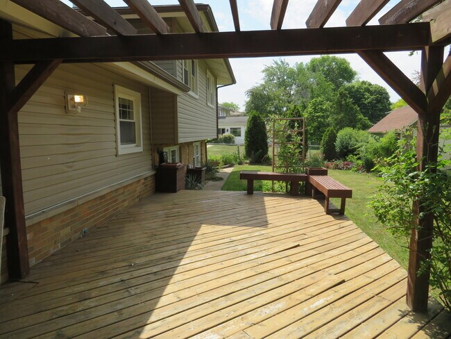 Building Photo - 932 Brantwood Ave