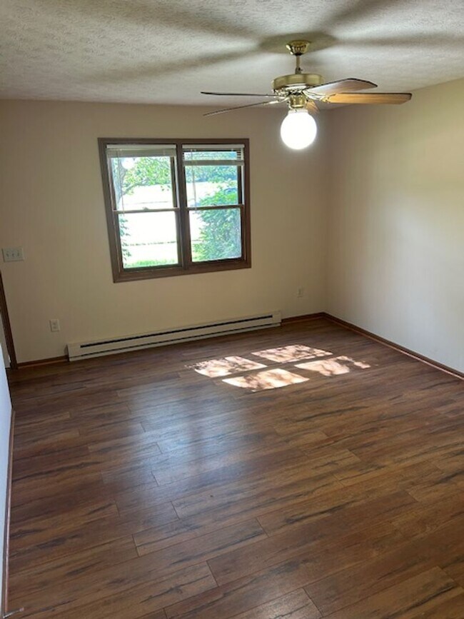 Building Photo - 1555 Windridge Pl