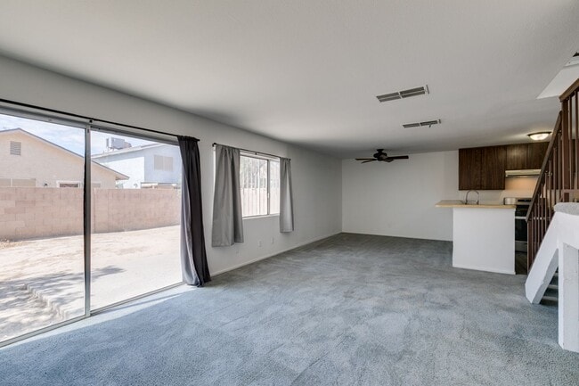 Building Photo - Double Primary Townhome with Spacious Backyard in 89115!
