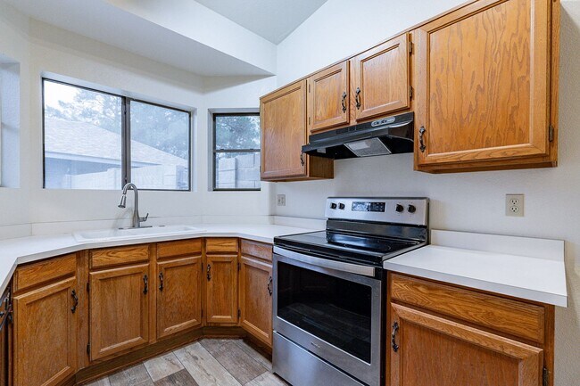 Building Photo - Charming 4-bedroom, 2-bathroom in Gilbert