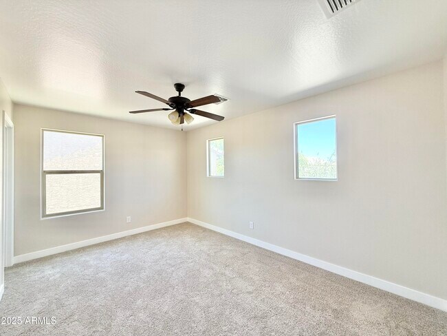 Building Photo - 10631 E Sunflower Ln