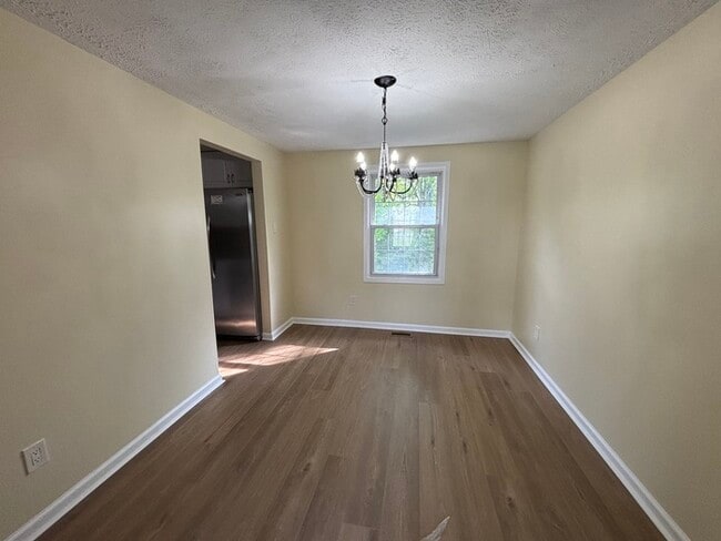 Building Photo - 3 bedrooms plus Den