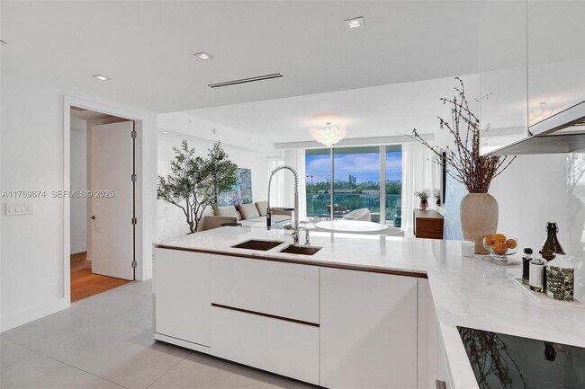 Building Photo - 10201 Collins Ave