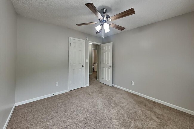 Building Photo - 360 Warrenton Dr