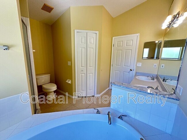 Building Photo - 10248 Cody Ln