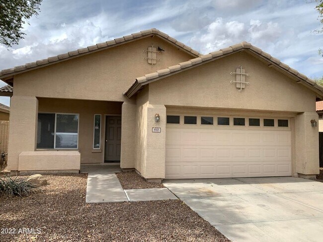 Primary Photo - Charming 4 bed, 2 bath home on the golf co...