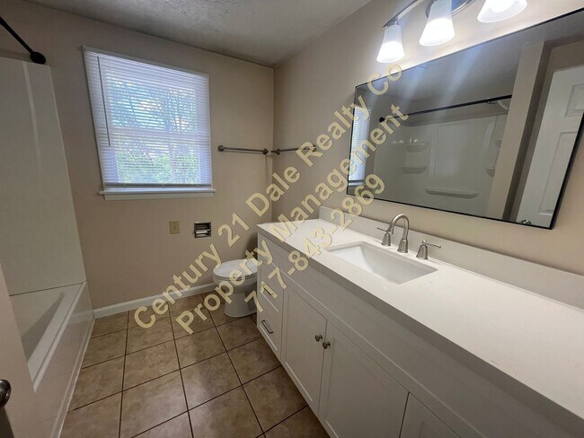 Building Photo - 2 Bedroom, 1.5 Bath in Dallastown