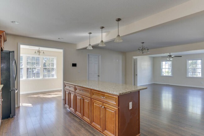 Building Photo - 2 Alden Ave