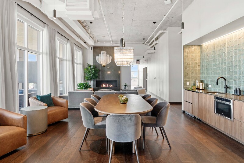 Building Photo - 160 N Ashland Ave