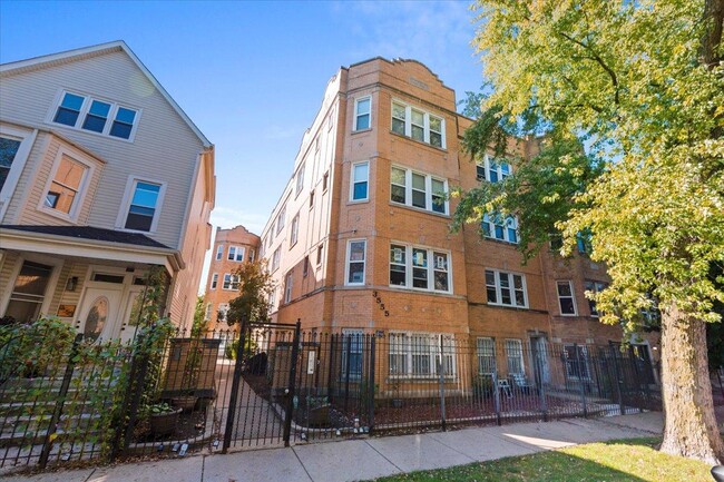 Building Photo - 2 bedroom in Chicago IL 60647