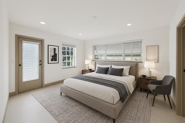 Building Photo - 1400 SE 7th Ave