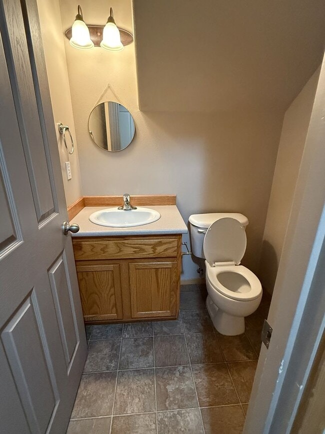 Building Photo - 3BR/2.5BA Home w/ Garage, Fenced Yard – Walk to Shops & Parkra