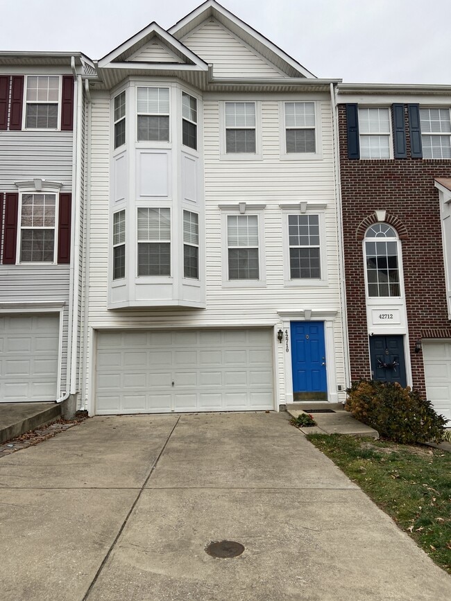 Building Photo - 42710 Cool Breeze Square