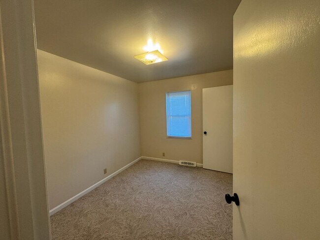 Building Photo - 3512 Ridgeway Ave