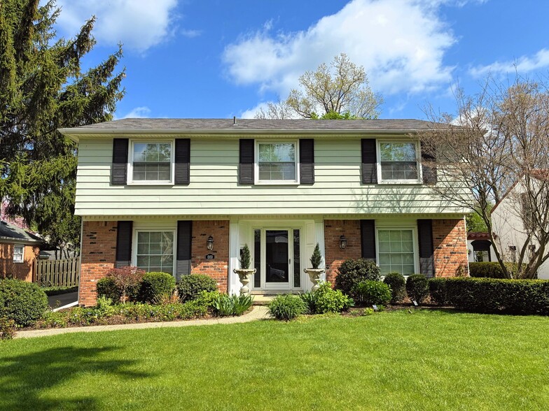 Primary Photo - 669 Mohegan St