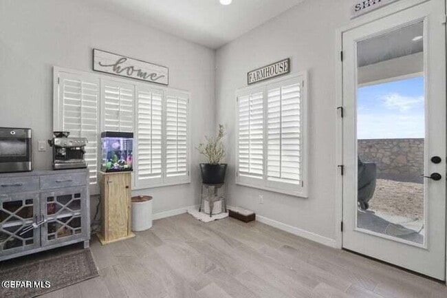 Building Photo - 905 Cottage Pl