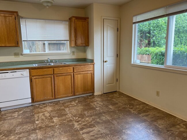 Building Photo - 1493 Larissa Cir