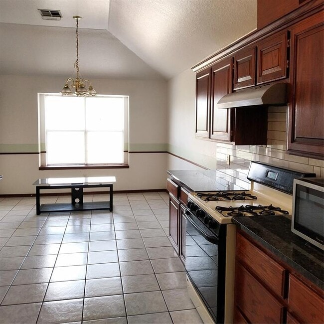 Building Photo - 16220 Sugar Loaf Dr