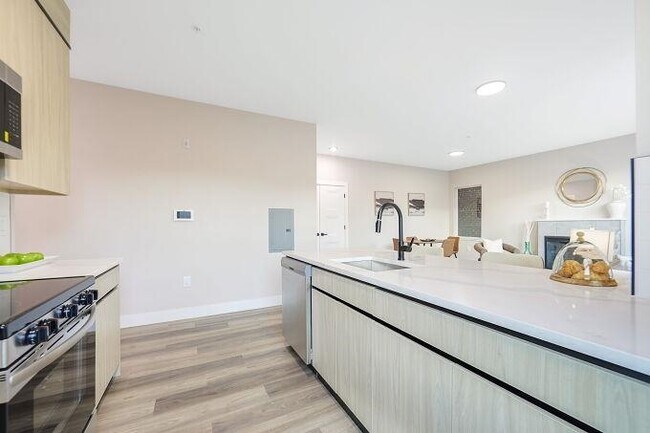 Building Photo - 304 61st St