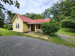 Building Photo - Cute and cozy 2 bedroom house in Canadensis