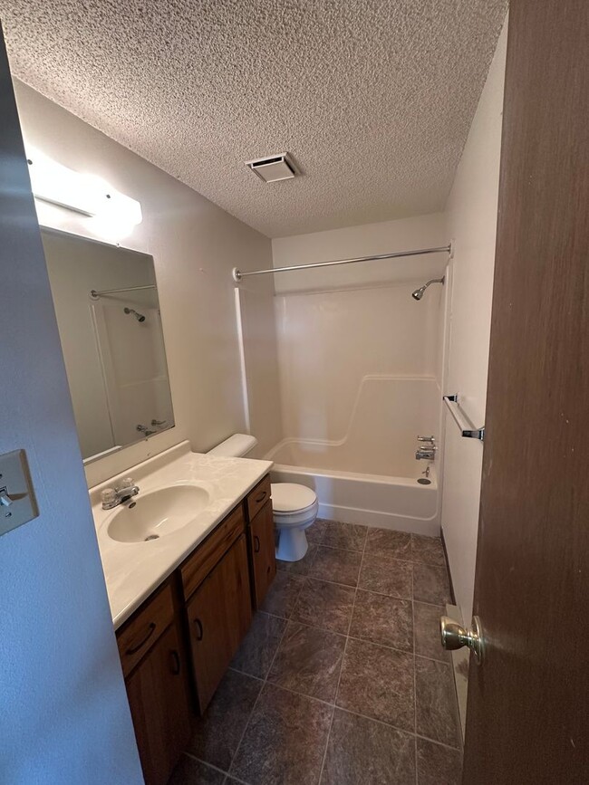 Building Photo - Two Bedroom, One and Half Bathroom Townhom...