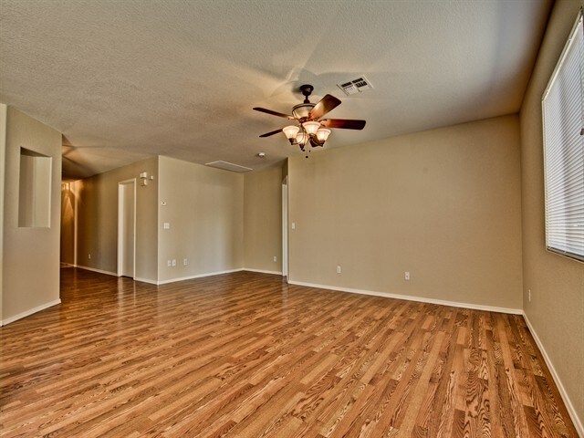 Building Photo - 2040 S 72nd Ln