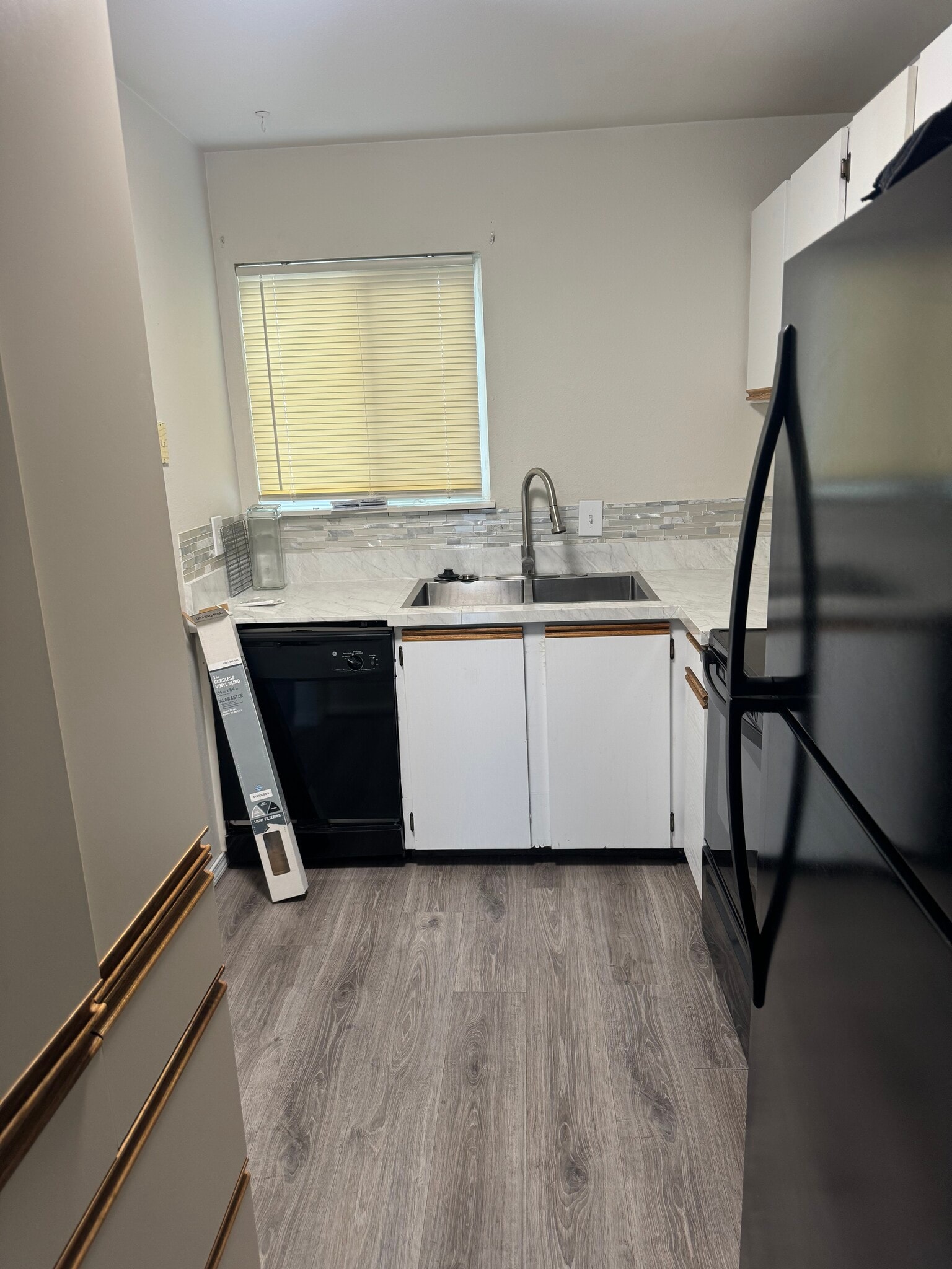 Kit hen - 25446 106th Ave SE