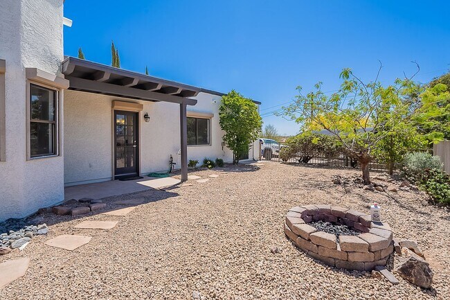 Building Photo - 8003 N Ischia Pl