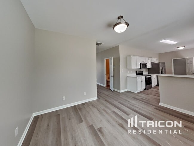Building Photo - 2801 Varnish Pl