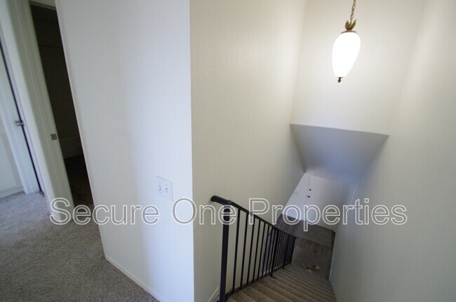 Building Photo - 491 Serento Cir