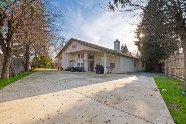 Building Photo - 1550 N Rio Vista Ct