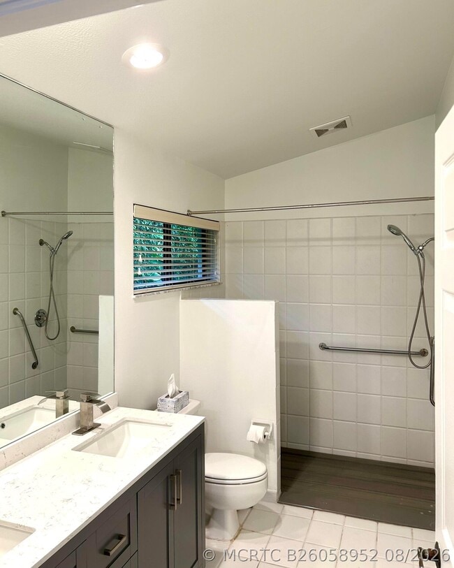 Building Photo - 10215 Camelback Ln