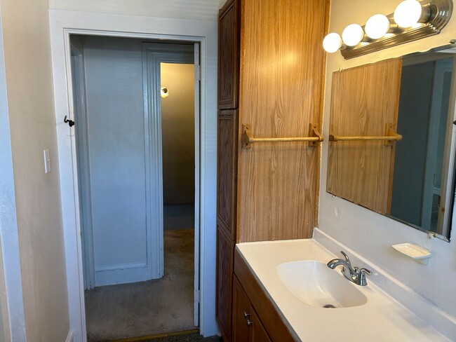 Building Photo - Welcoming 3 Bedroom in Lancaster City