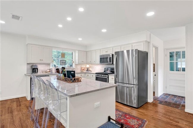Building Photo - 8960 Morphy Ave