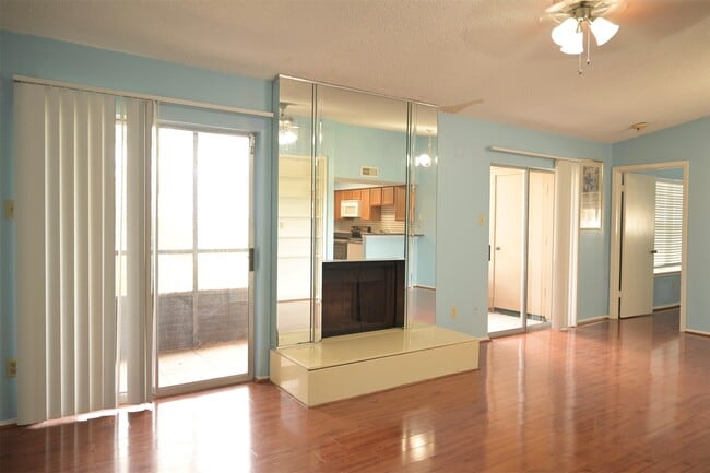 Building Photo - 10555 Turtlewood Ct