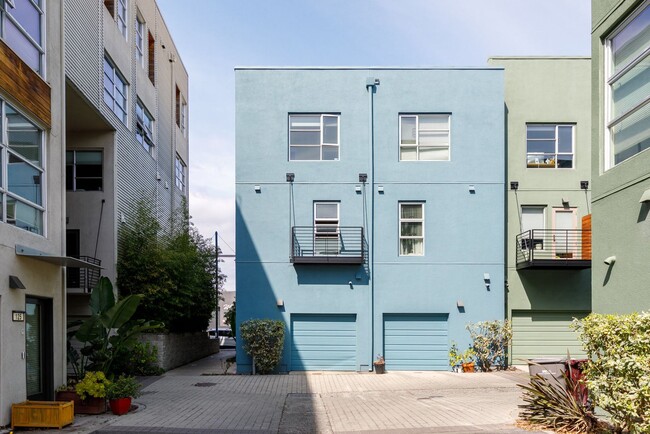 Building Photo - Beautiful Emeryville Townhouse!
