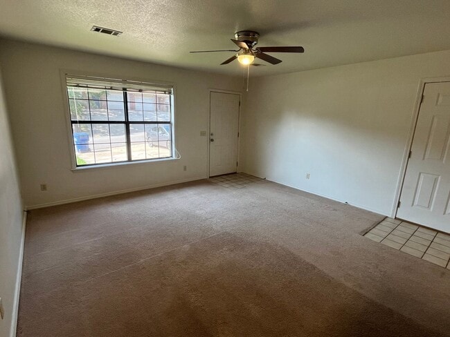 Building Photo - 308 W 16th Ct