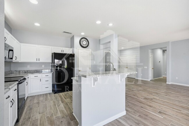 Building Photo - 16536 W Rock Springs Ln