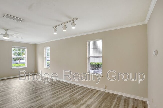 Building Photo - 735 Siena Palm Dr